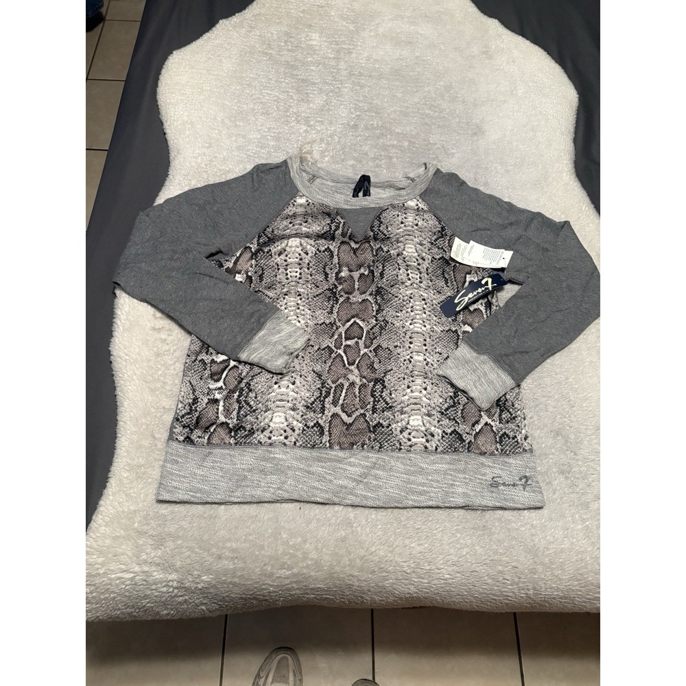 New Seven 7 Women's Gray Pullover Sweatshirt Size Medium Snake Print Pullover